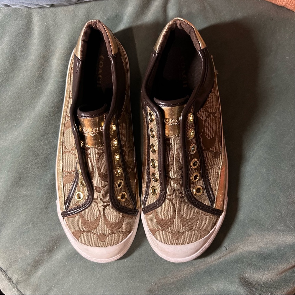Coach Felix Signature Canvas Sneakers Gold Leather Trim Low Top Shoes Women’s 6